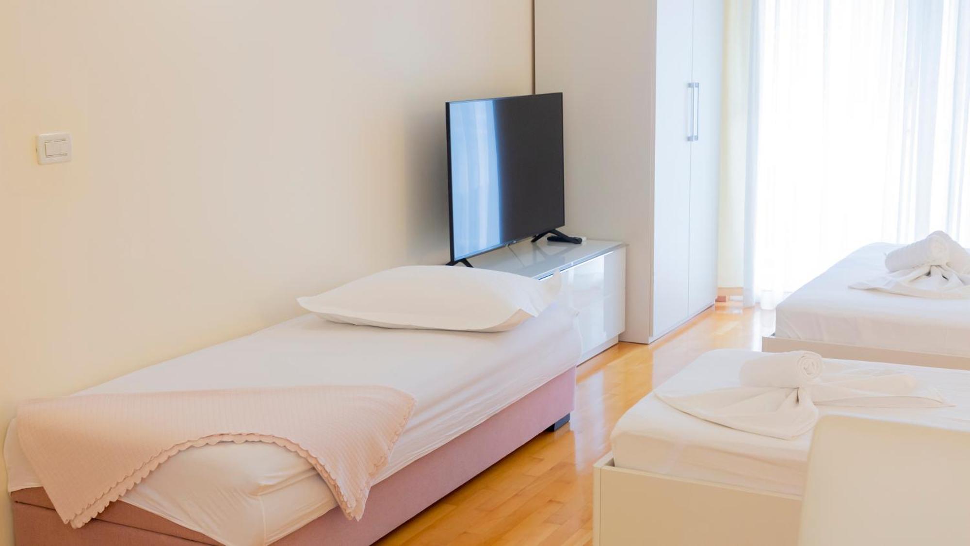 Baska Voda Apartments - Steps From The Beach, Free Parking, Central Location Buitenkant foto