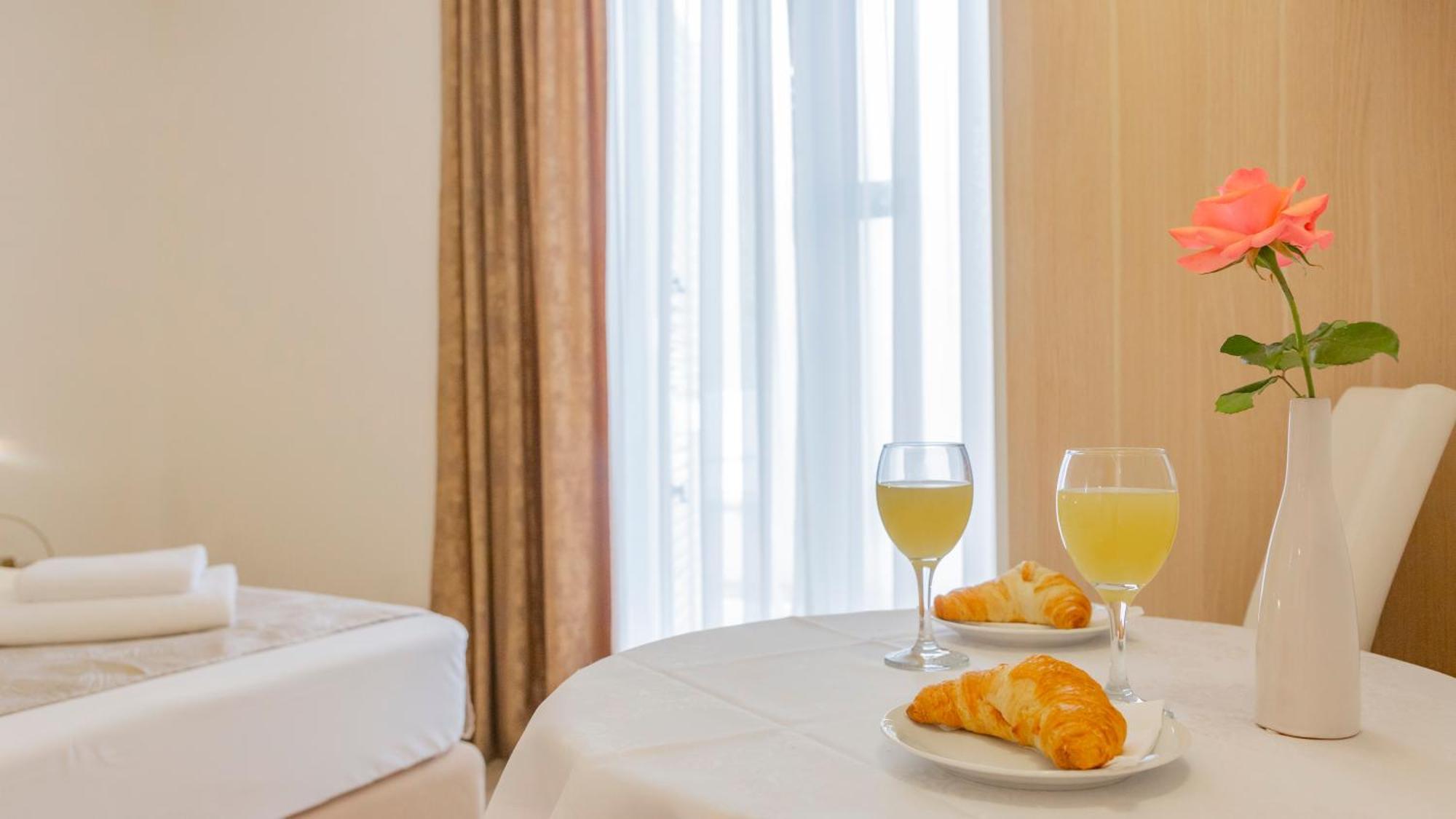 Baska Voda Apartments - Steps From The Beach, Free Parking, Central Location Buitenkant foto