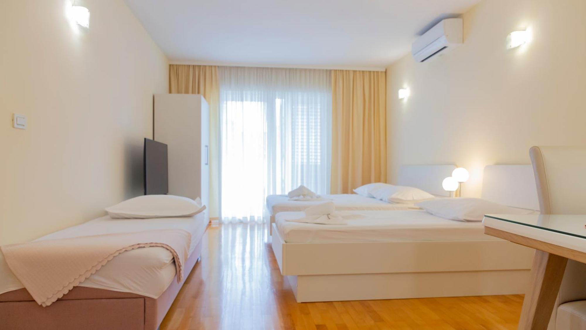 Baska Voda Apartments - Steps From The Beach, Free Parking, Central Location Buitenkant foto